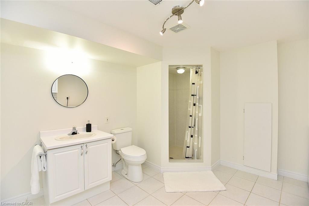 13-243 Fennell Avenue E, Hamilton, ON - Indoor Photo Showing Bathroom