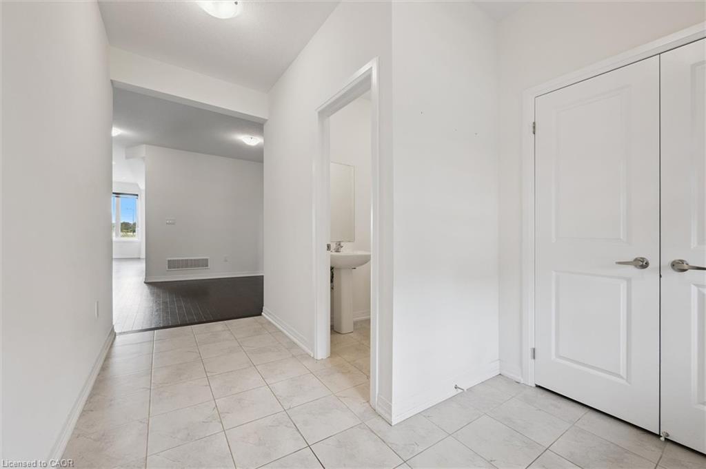 421 Newman Drive, Cambridge, ON - Indoor Photo Showing Other Room