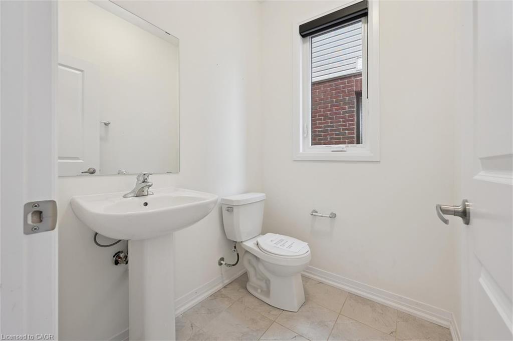 421 Newman Drive, Cambridge, ON - Indoor Photo Showing Bathroom