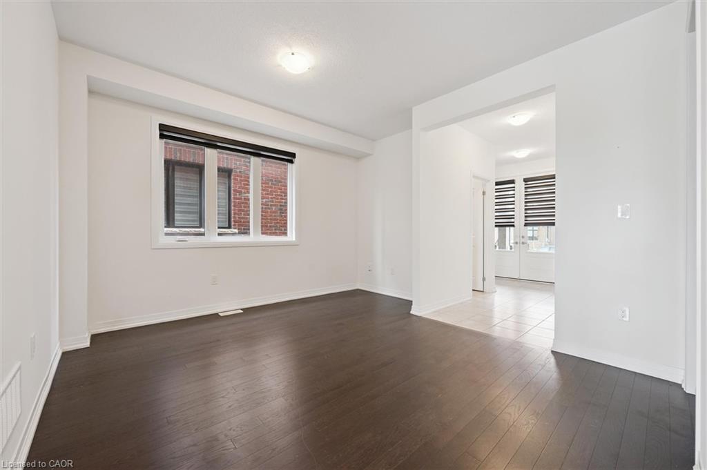 421 Newman Drive, Cambridge, ON - Indoor Photo Showing Other Room