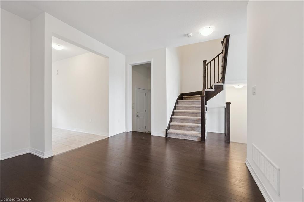 421 Newman Drive, Cambridge, ON - Indoor Photo Showing Other Room