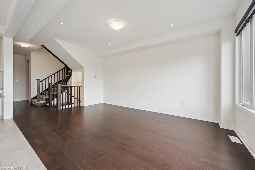 421 Newman Drive, Cambridge, ON - Indoor Photo Showing Other Room