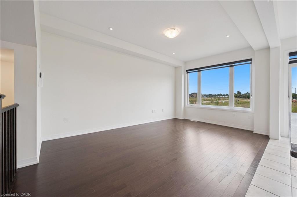 421 Newman Drive, Cambridge, ON - Indoor Photo Showing Other Room