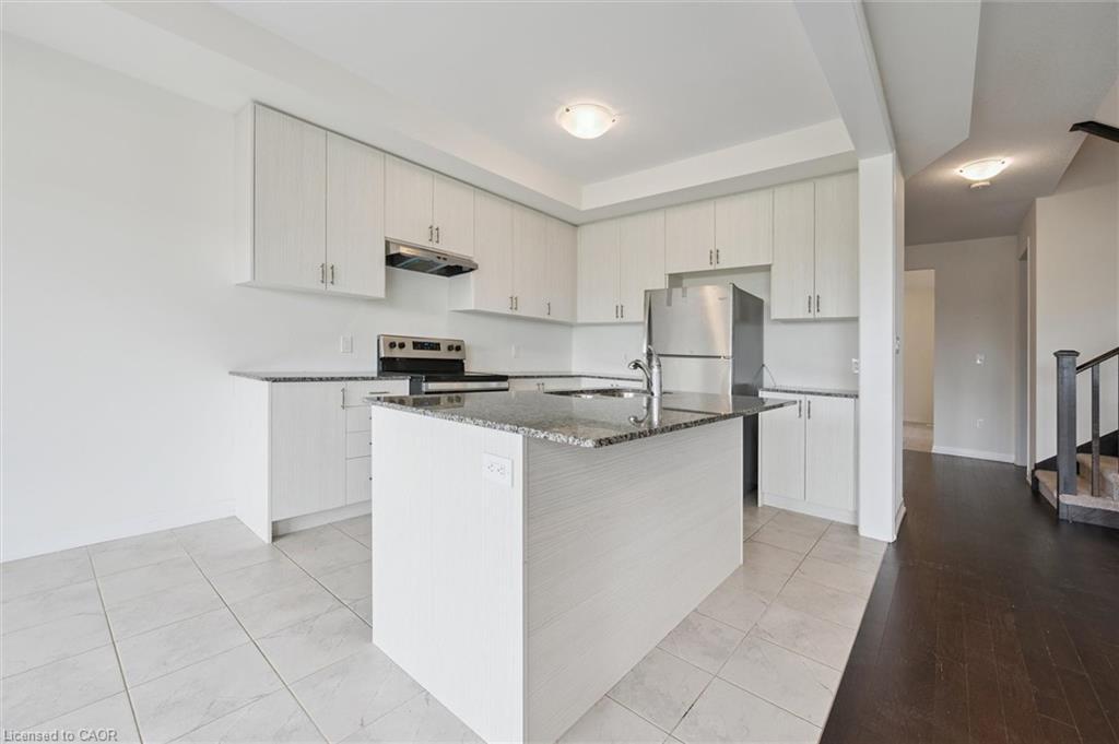 421 Newman Drive, Cambridge, ON - Indoor Photo Showing Kitchen With Upgraded Kitchen