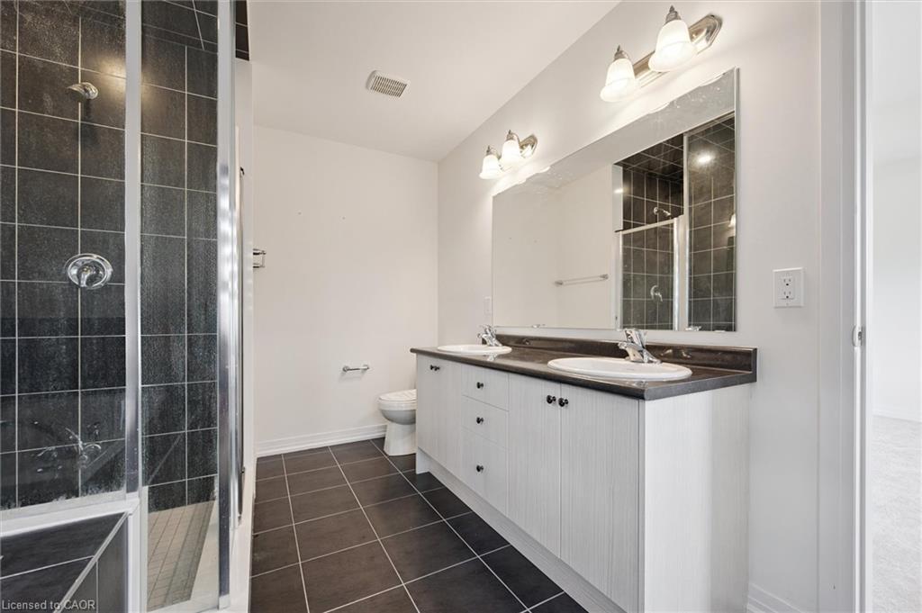 421 Newman Drive, Cambridge, ON - Indoor Photo Showing Bathroom