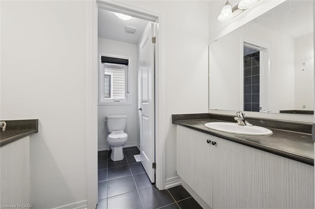 421 Newman Drive, Cambridge, ON - Indoor Photo Showing Bathroom