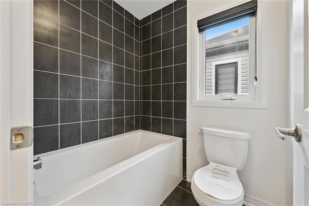 421 Newman Drive, Cambridge, ON - Indoor Photo Showing Bathroom