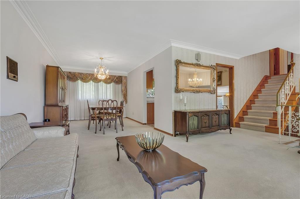 2344 Brinell Avenue, Burlington, ON - Indoor Photo Showing Living Room