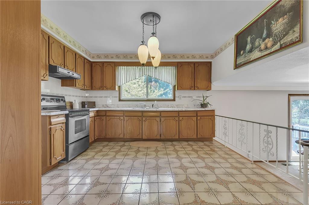 2344 Brinell Avenue, Burlington, ON - Indoor Photo Showing Kitchen