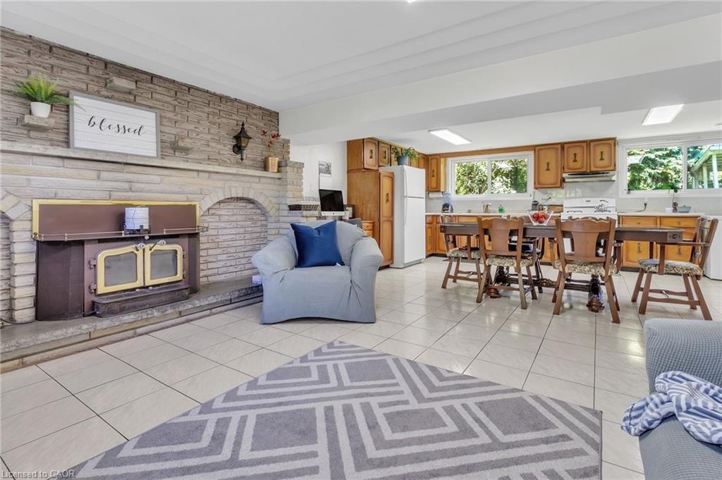 2344 Brinell Avenue, Burlington, ON - Indoor Photo Showing Living Room With Fireplace