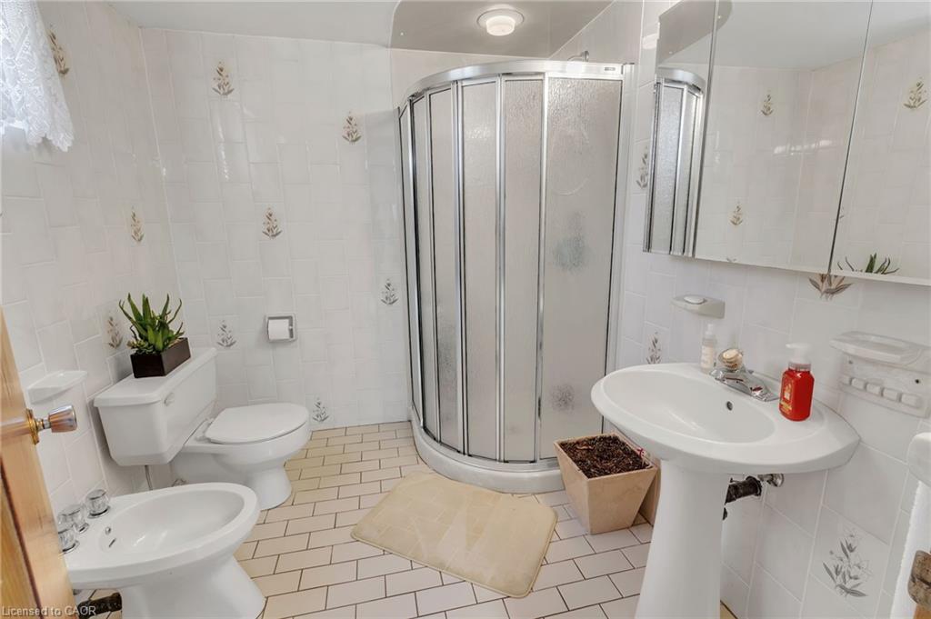 2344 Brinell Avenue, Burlington, ON - Indoor Photo Showing Bathroom