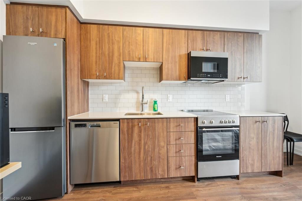209-5 Wellington Street S, Kitchener, ON - Indoor Photo Showing Kitchen
