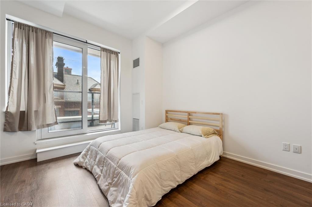 209-5 Wellington Street S, Kitchener, ON - Indoor Photo Showing Bedroom