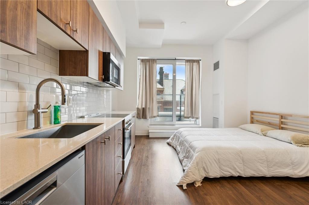 209-5 Wellington Street S, Kitchener, ON - Indoor Photo Showing Kitchen