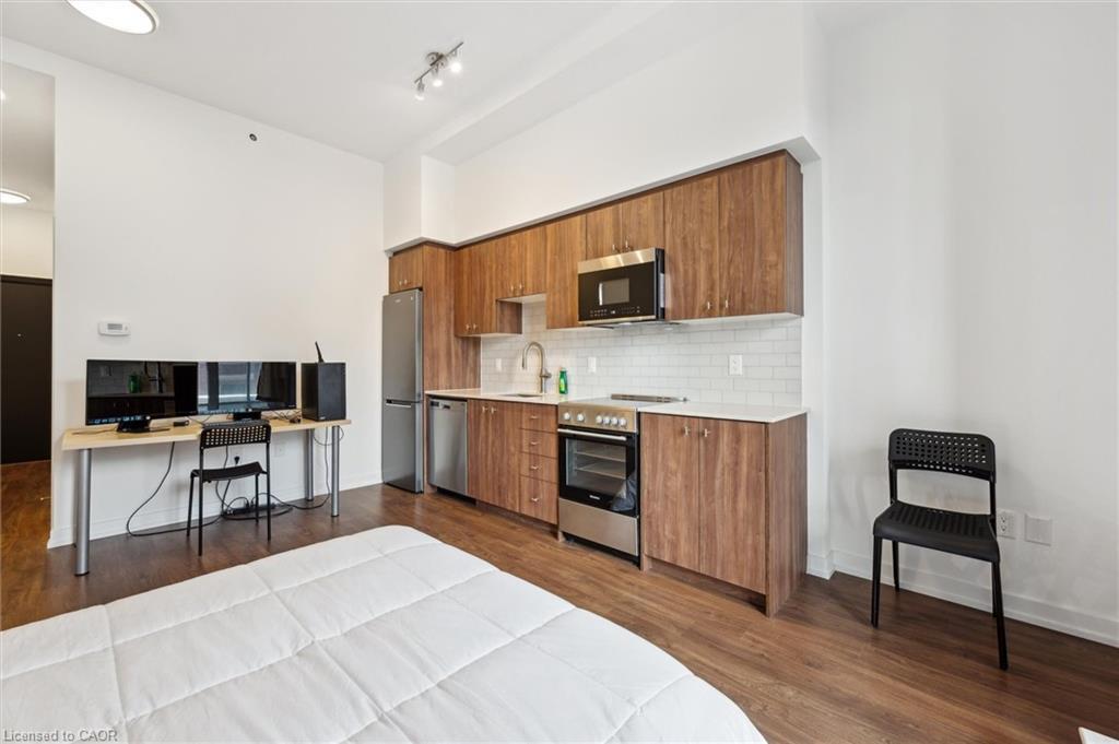 209-5 Wellington Street S, Kitchener, ON - Indoor Photo Showing Kitchen