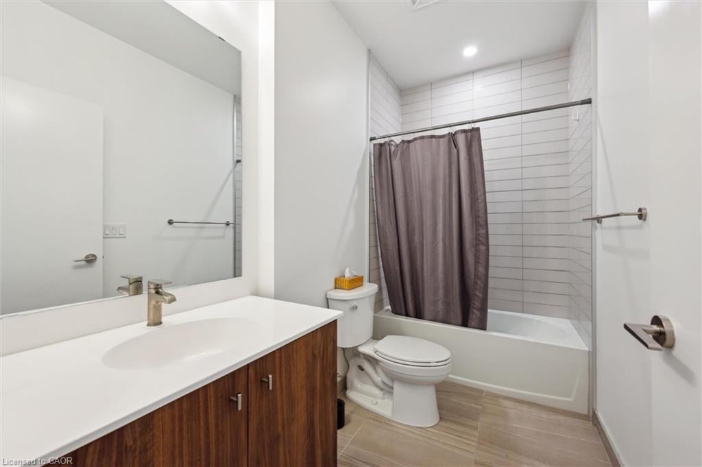 209-5 Wellington Street S, Kitchener, ON - Indoor Photo Showing Bathroom