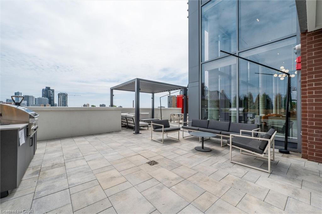 209-5 Wellington Street S, Kitchener, ON - Outdoor