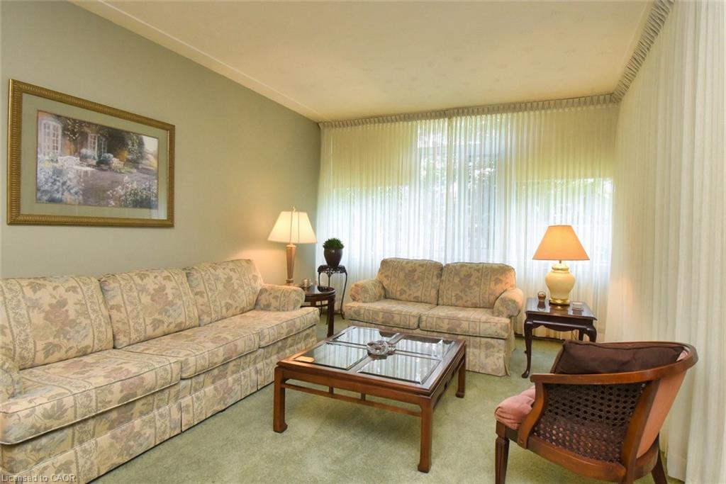 108-40 Harrisford Street, Hamilton, ON - Indoor Photo Showing Living Room