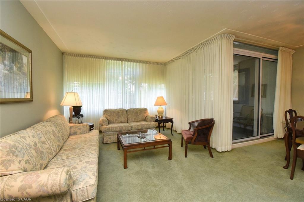 108-40 Harrisford Street, Hamilton, ON - Indoor Photo Showing Living Room