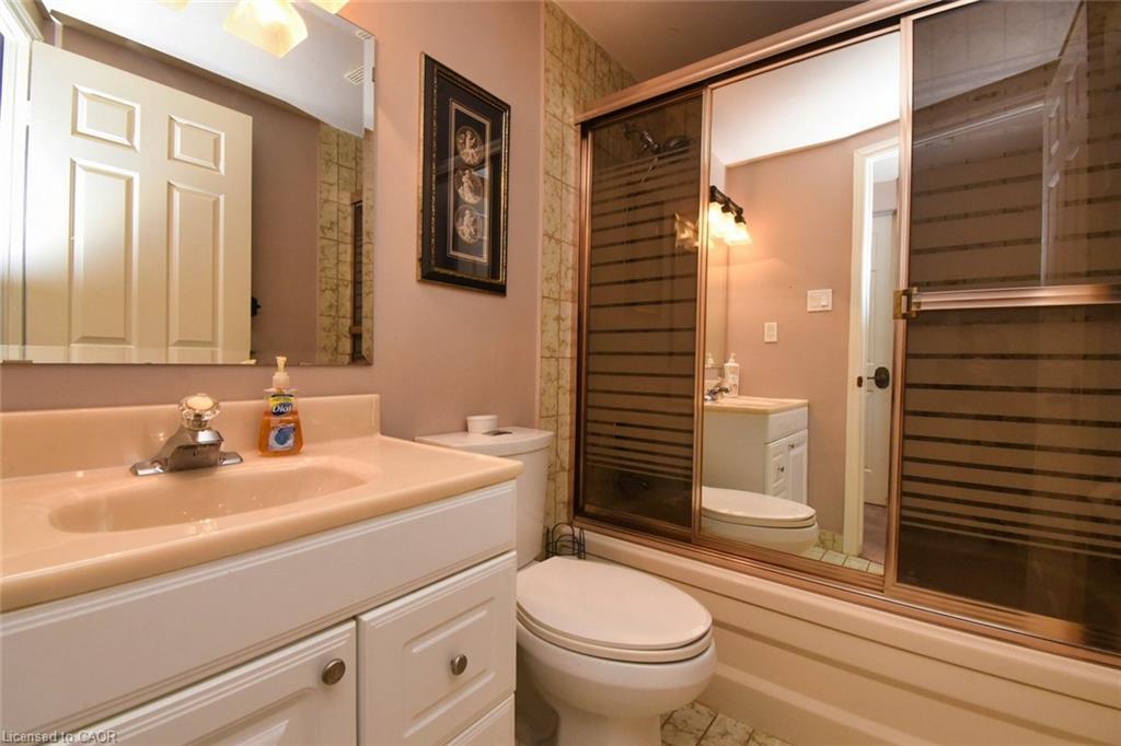 108-40 Harrisford Street, Hamilton, ON - Indoor Photo Showing Bathroom
