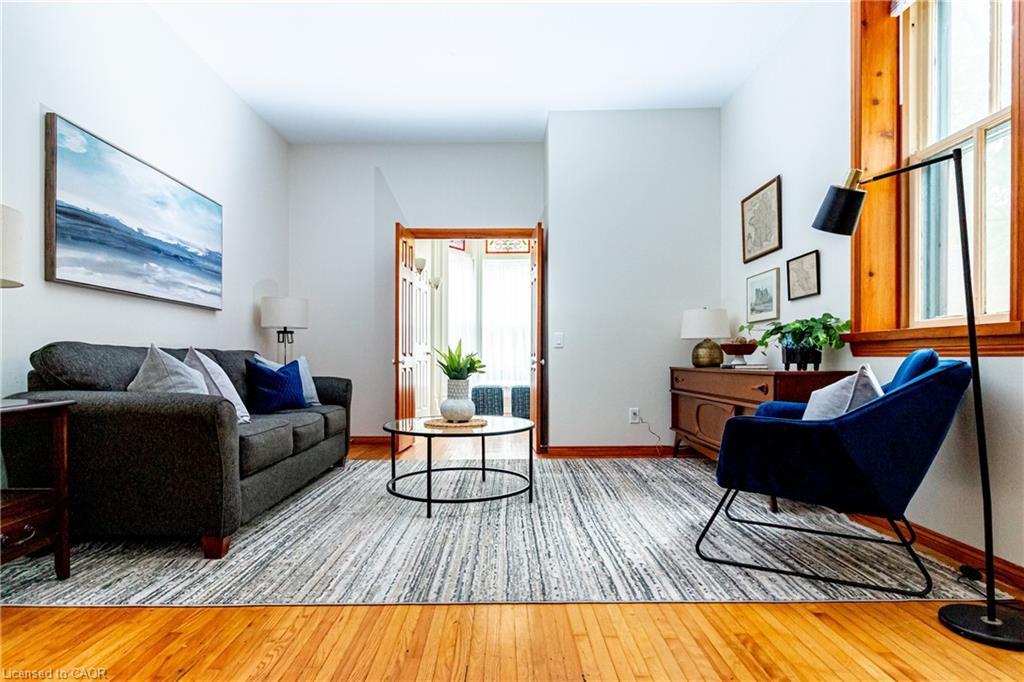 218 Bay Street S, Hamilton, ON - Indoor Photo Showing Living Room