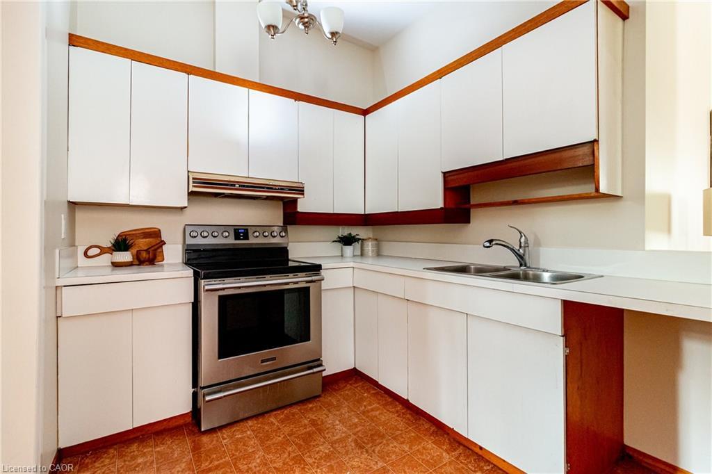 218 Bay Street S, Hamilton, ON - Indoor Photo Showing Kitchen With Double Sink