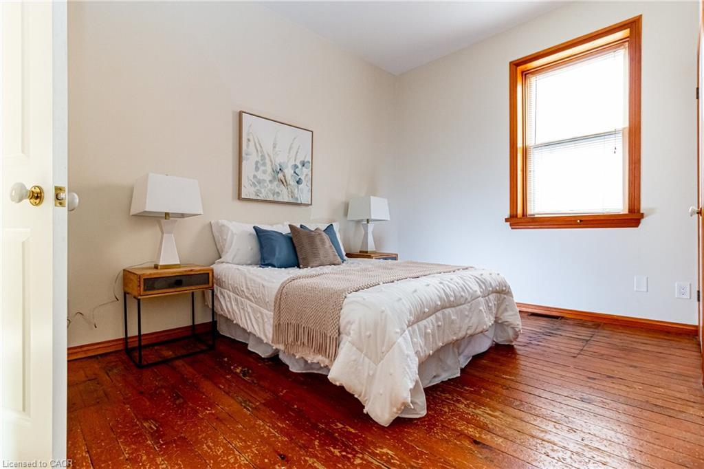 218 Bay Street S, Hamilton, ON - Indoor Photo Showing Bedroom