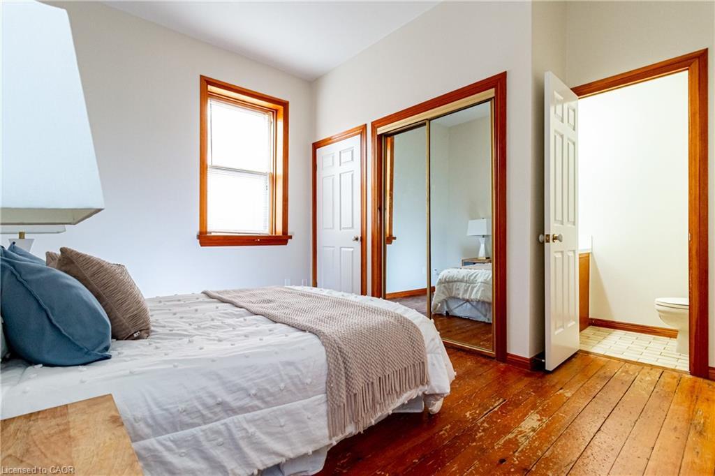 218 Bay Street S, Hamilton, ON - Indoor Photo Showing Bedroom