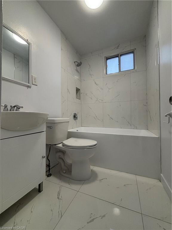 46 Delena Avenue S, Hamilton, ON - Indoor Photo Showing Bathroom