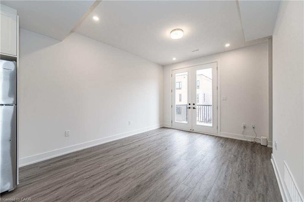 8-99 Roger Street, Waterloo, ON - Indoor Photo Showing Other Room