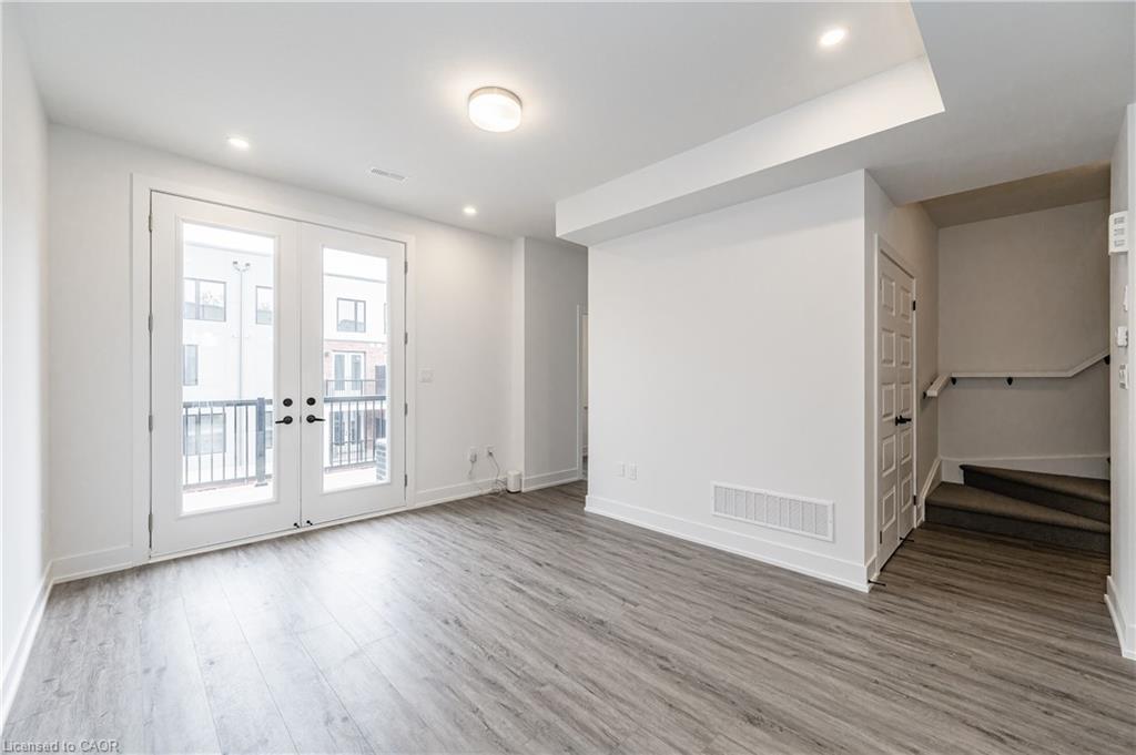 8-99 Roger Street, Waterloo, ON - Indoor Photo Showing Other Room