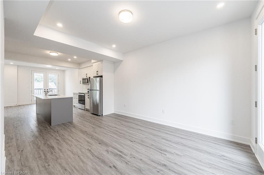 8-99 Roger Street, Waterloo, ON - Indoor Photo Showing Kitchen