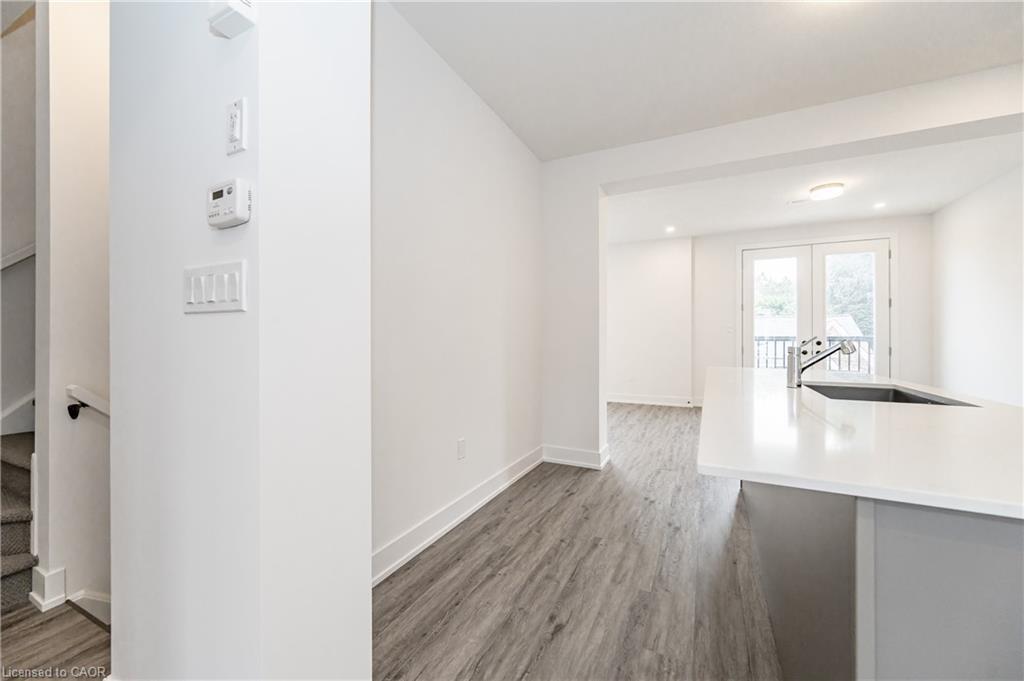 8-99 Roger Street, Waterloo, ON - Indoor Photo Showing Kitchen