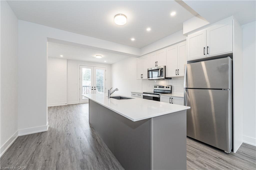 8-99 Roger Street, Waterloo, ON - Indoor Photo Showing Kitchen With Upgraded Kitchen