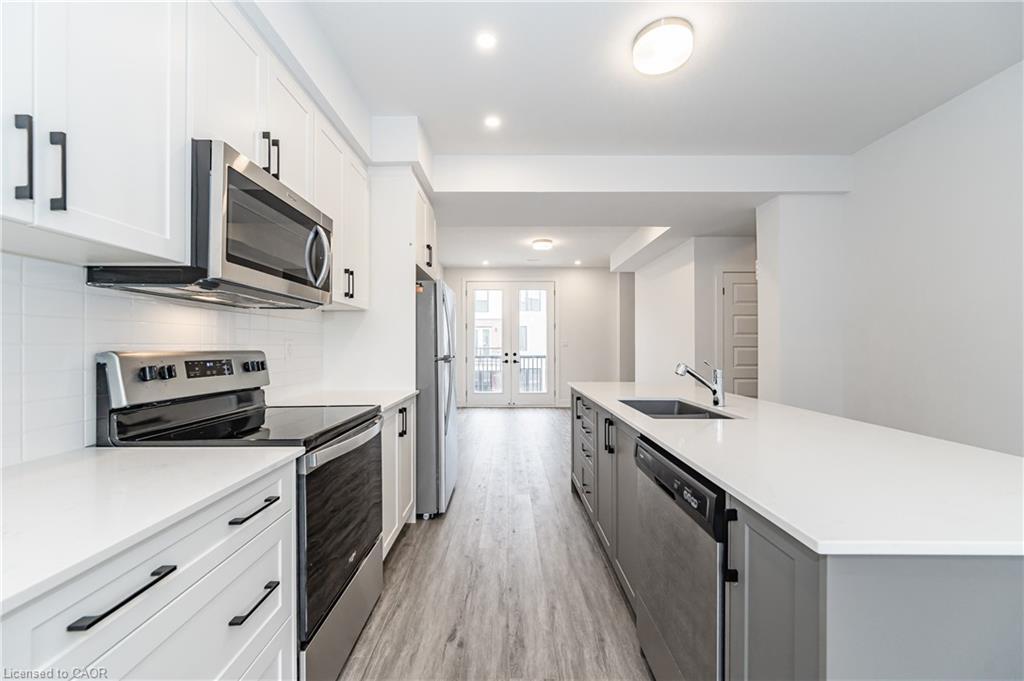 8-99 Roger Street, Waterloo, ON - Indoor Photo Showing Kitchen With Upgraded Kitchen