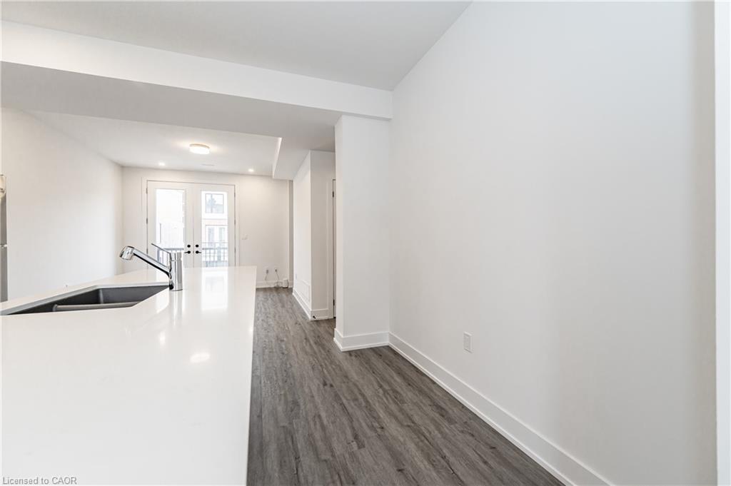 8-99 Roger Street, Waterloo, ON - Indoor Photo Showing Other Room