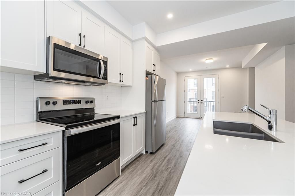 8-99 Roger Street, Waterloo, ON - Indoor Photo Showing Kitchen With Double Sink With Upgraded Kitchen