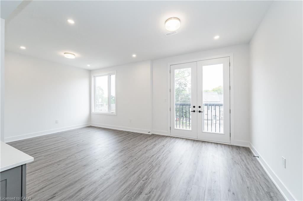 8-99 Roger Street, Waterloo, ON - Indoor Photo Showing Other Room