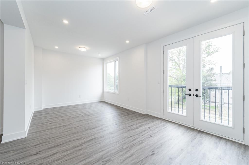 8-99 Roger Street, Waterloo, ON - Indoor Photo Showing Other Room