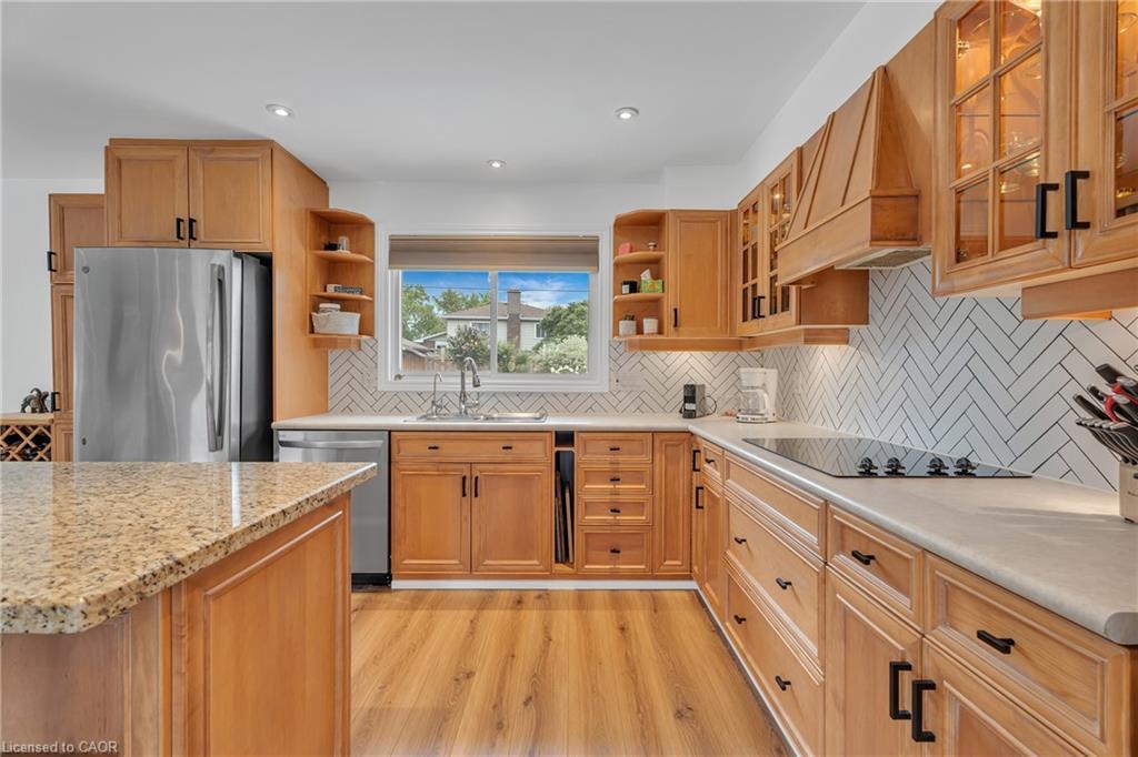 35 Hickery Place, Brantford, ON - Indoor Photo Showing Kitchen