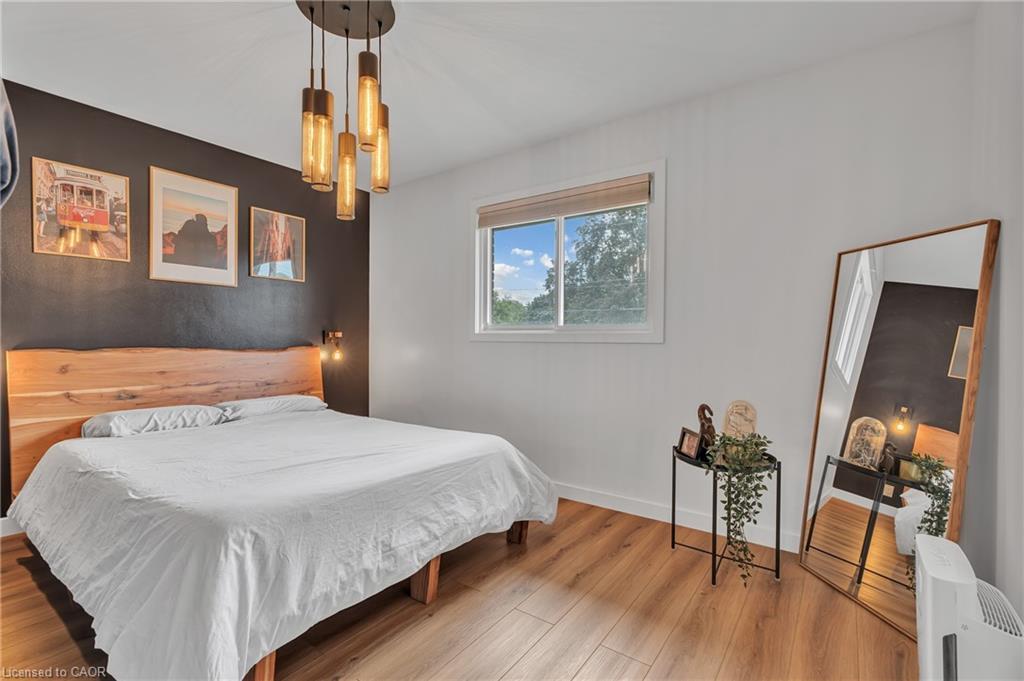 35 Hickery Place, Brantford, ON - Indoor Photo Showing Bedroom