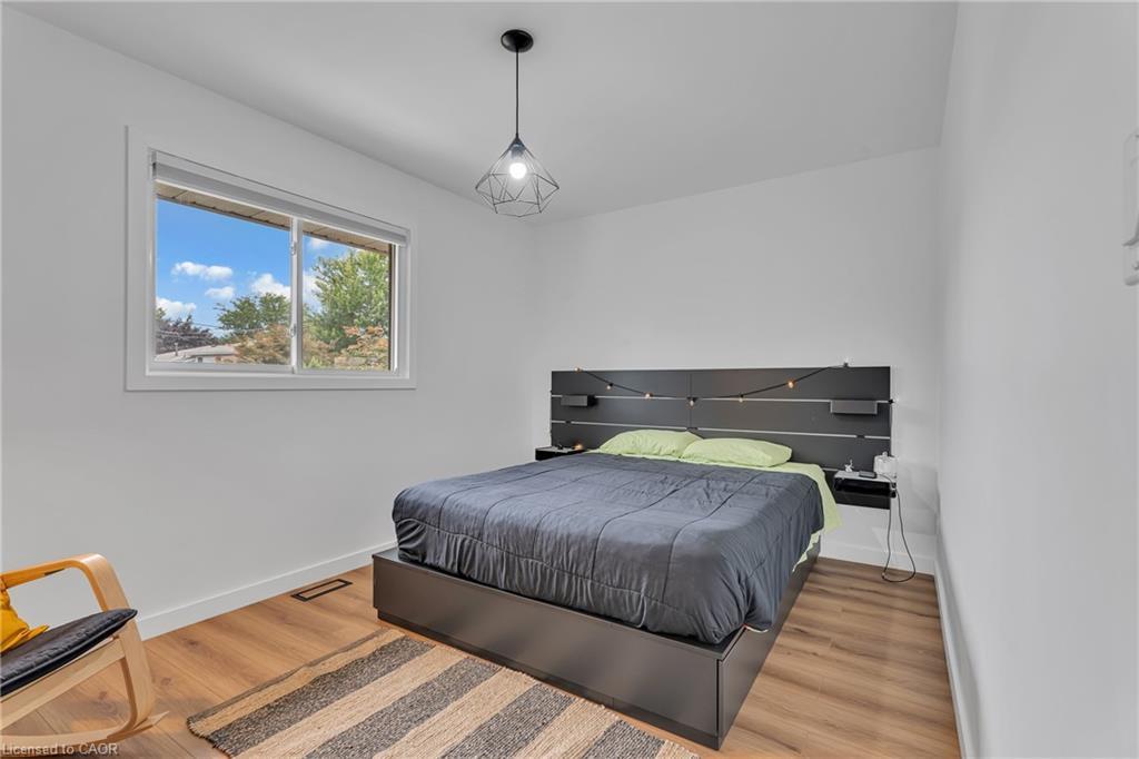 35 Hickery Place, Brantford, ON - Indoor Photo Showing Bedroom