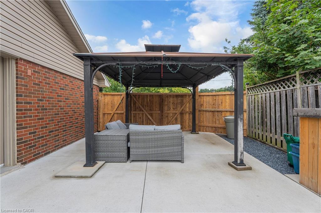 35 Hickery Place, Brantford, ON - Outdoor With Exterior