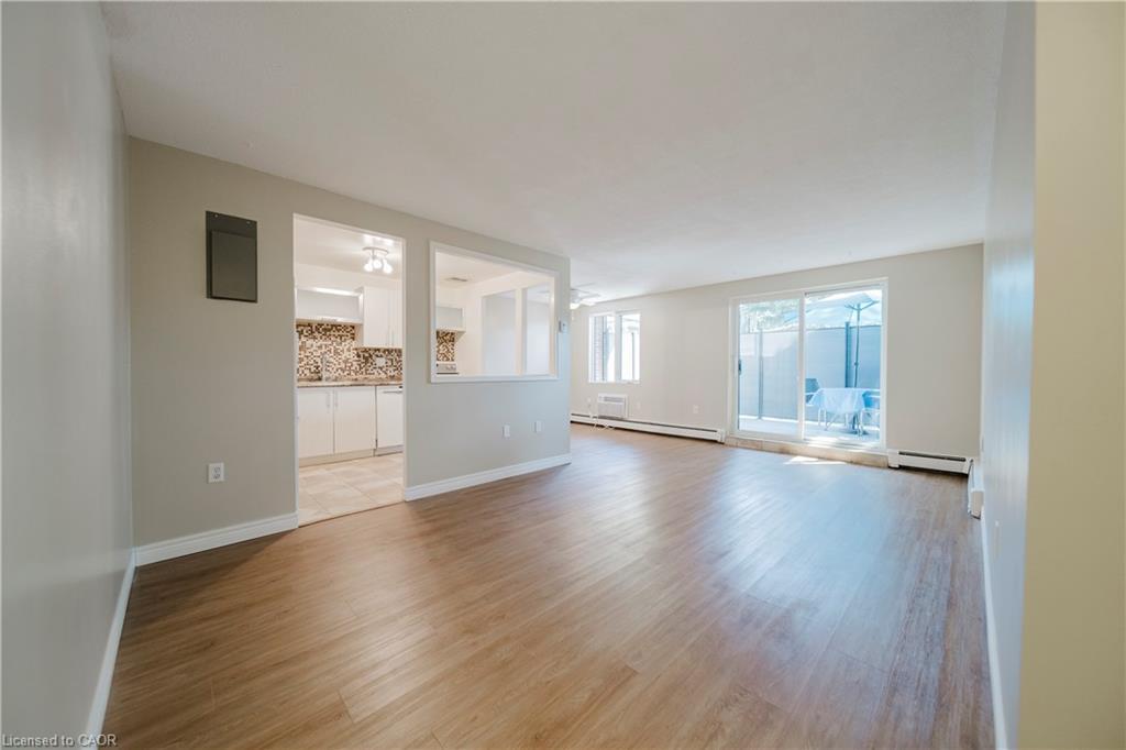 110-279 Chandler Drive, Kitchener, ON - Indoor Photo Showing Living Room