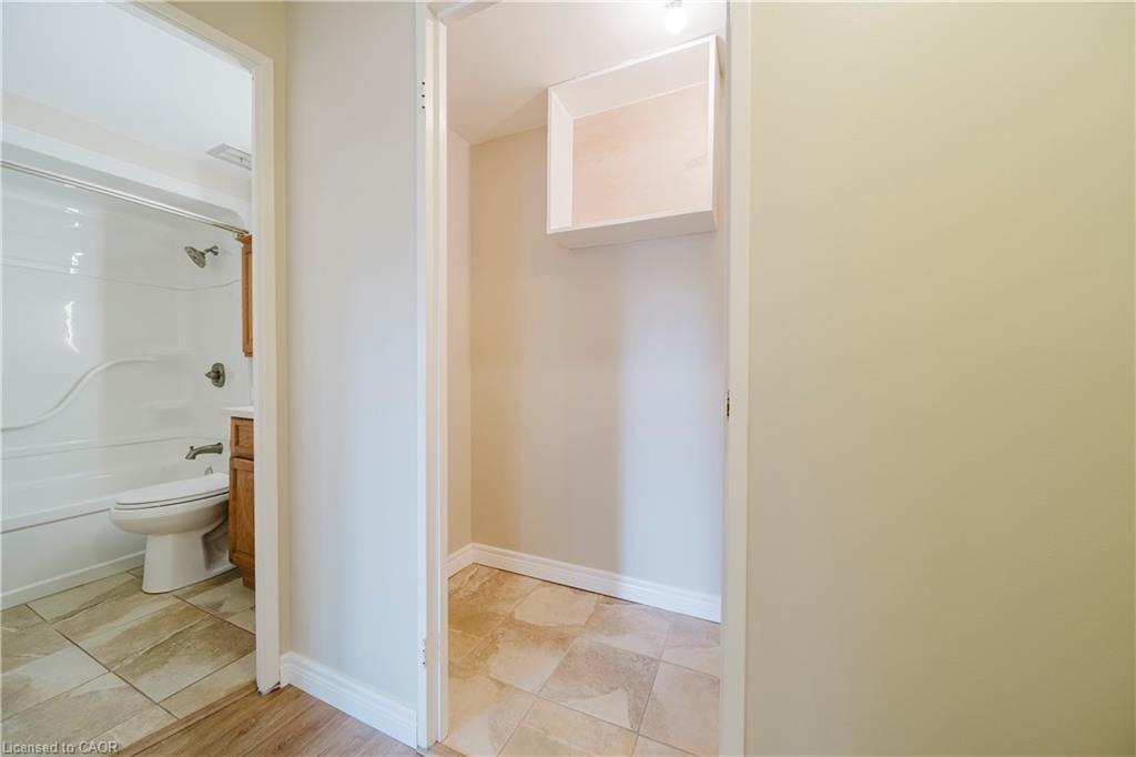 110-279 Chandler Drive, Kitchener, ON - Indoor Photo Showing Bathroom