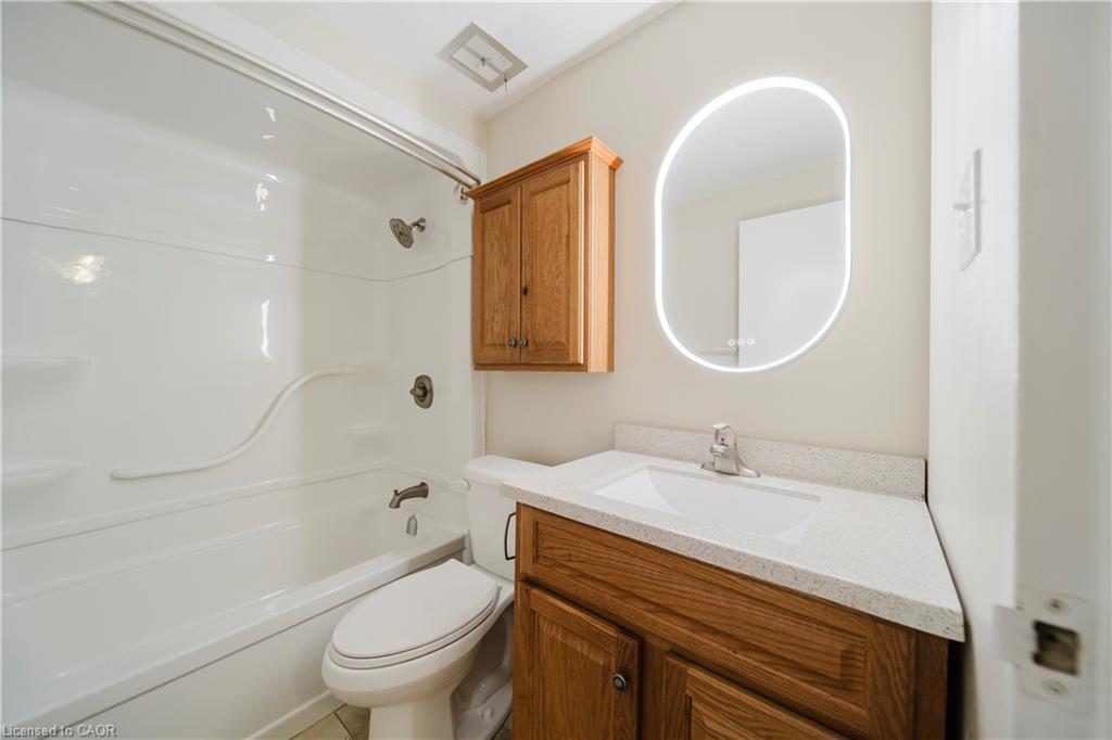 110-279 Chandler Drive, Kitchener, ON - Indoor Photo Showing Bathroom