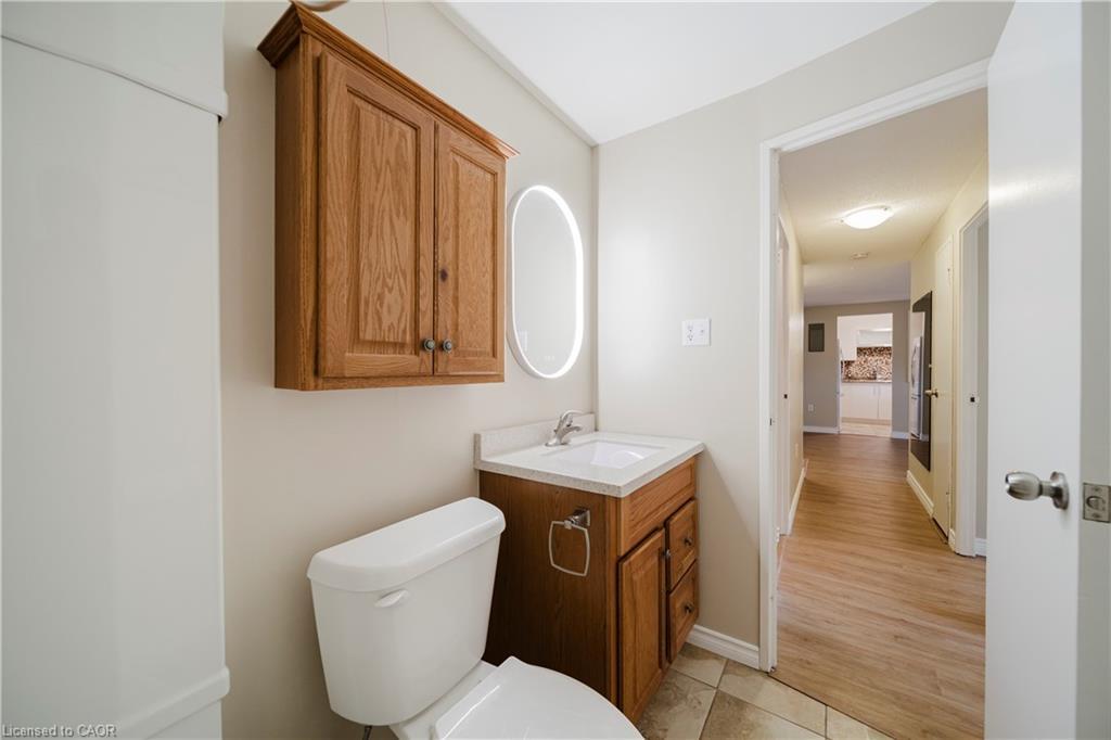 110-279 Chandler Drive, Kitchener, ON - Indoor Photo Showing Bathroom