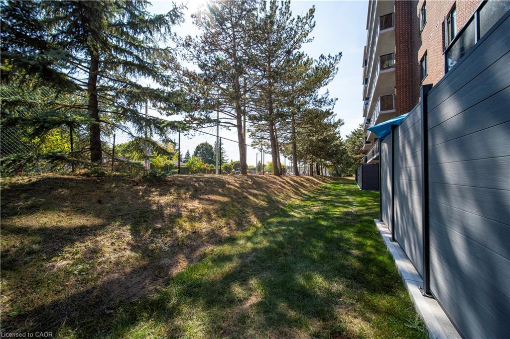110-279 Chandler Drive, Kitchener, ON - Outdoor