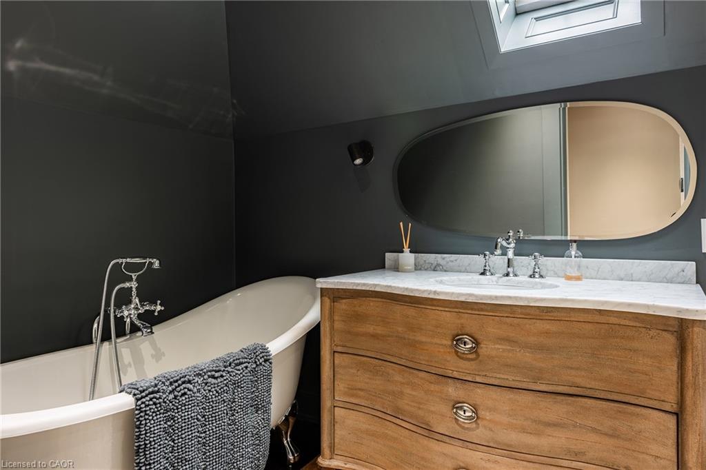 243 Alscot Crescent, Oakville, ON - Indoor Photo Showing Bathroom