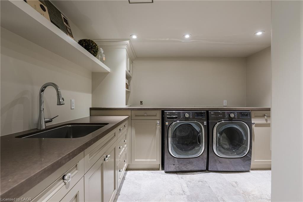 243 Alscot Crescent, Oakville, ON - Indoor Photo Showing Laundry Room
